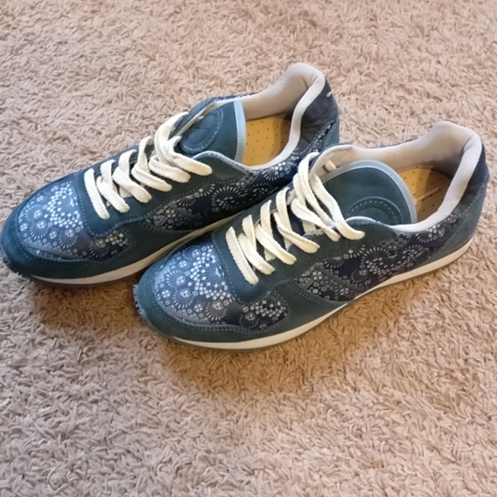 inkkas Blue Floral Pattern Sneakers